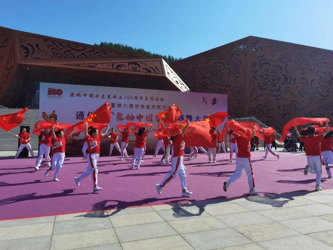 同学转为同事，该如何相处？